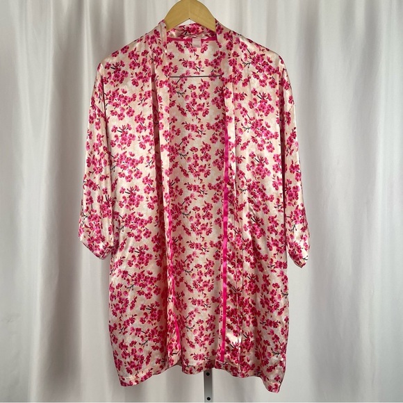 Victoria's Secret Medium Floral Satin Robe Feminine Flowy Pockets - Picture 1 of 9